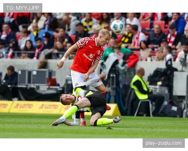 美因茨主帅强调团队信念 坚信球队可走出低谷